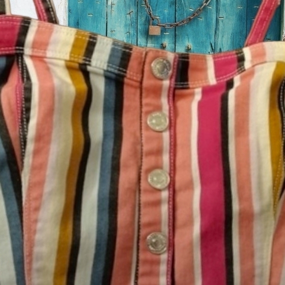 🟢 $10 FOREVER 21 ADORABLE Striped Denim Crop Top - Picture 2 of 7